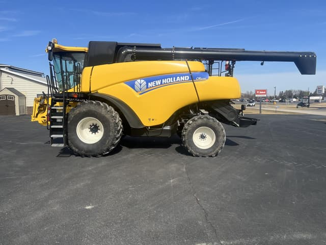 Image of New Holland CR6090 equipment image 1
