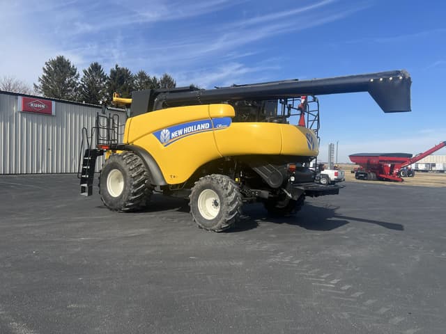 Image of New Holland CR6090 equipment image 2