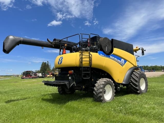 Image of New Holland CR6090 equipment image 3