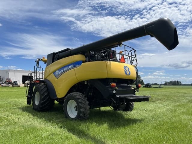 Image of New Holland CR6090 equipment image 1