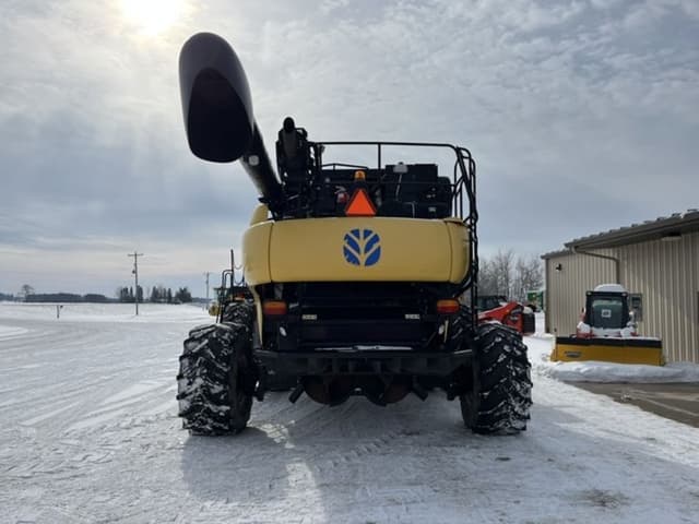 Image of New Holland CR7090 equipment image 3