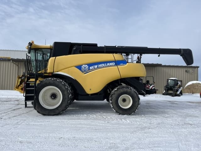 Image of New Holland CR7090 equipment image 1