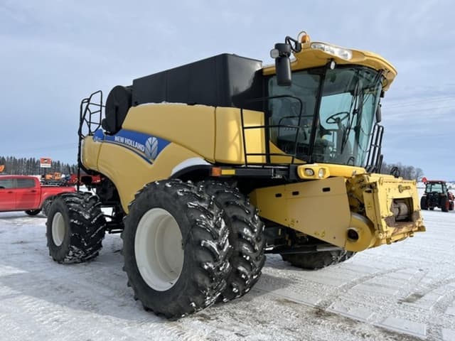 Image of New Holland CR7090 equipment image 4