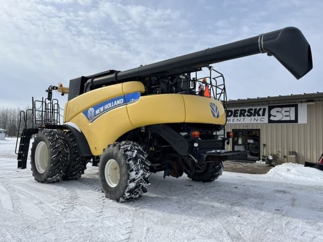 Image of New Holland CR7090 equipment image 2