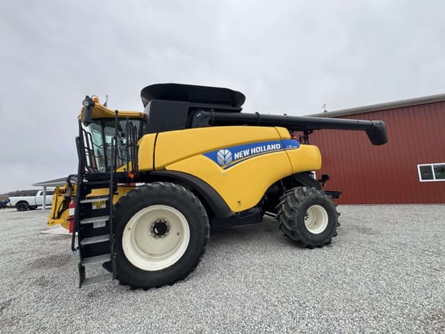 Image of New Holland CR7090 equipment image 3