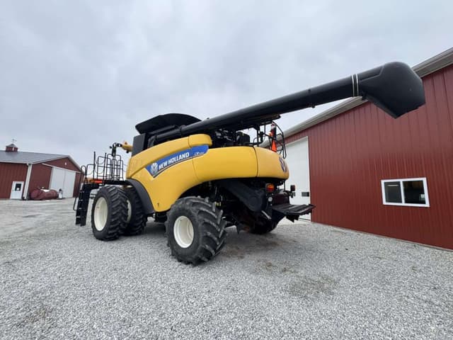 Image of New Holland CR7090 equipment image 4