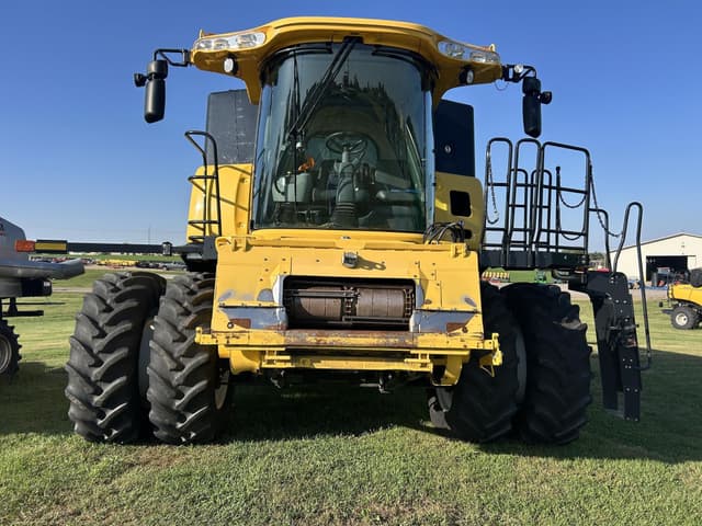 Image of New Holland CR8080 equipment image 1