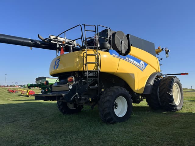 Image of New Holland CR8080 equipment image 4