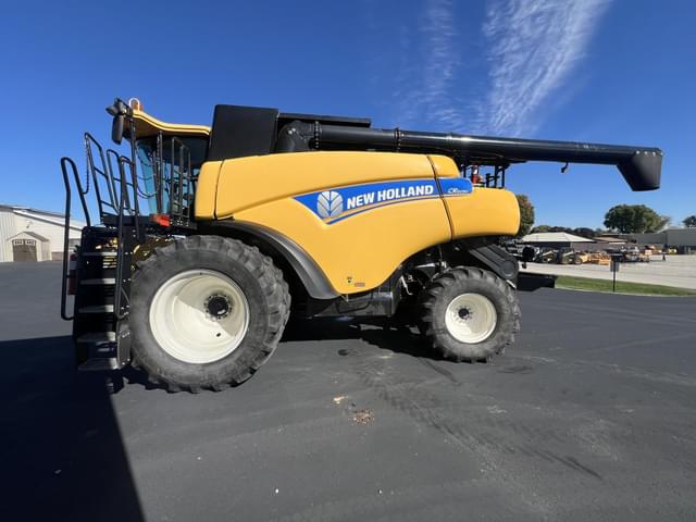 Image of New Holland CR8090 equipment image 1