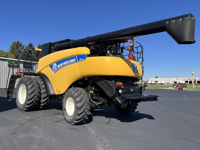 Image of New Holland CR8090 equipment image 4