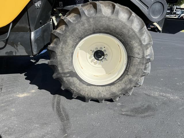 Image of New Holland CR8090 equipment image 3