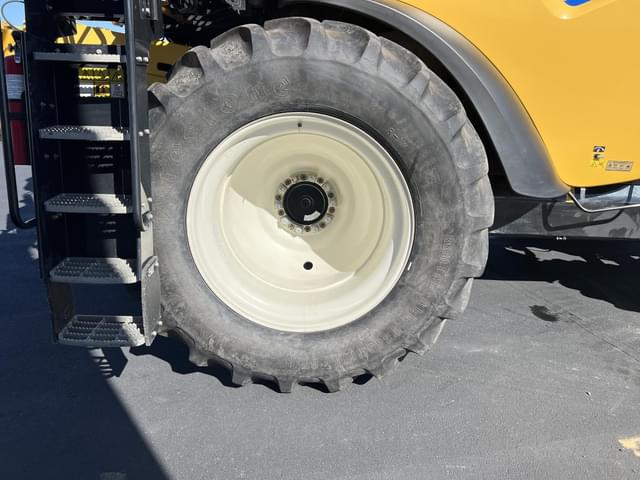 Image of New Holland CR8090 equipment image 2