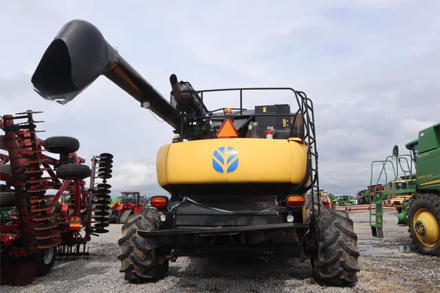 Image of New Holland CR8090 equipment image 2