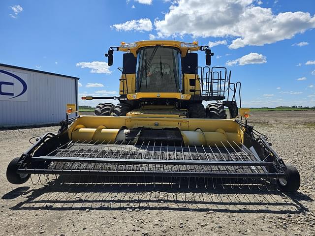 Image of New Holland CR8090 equipment image 1