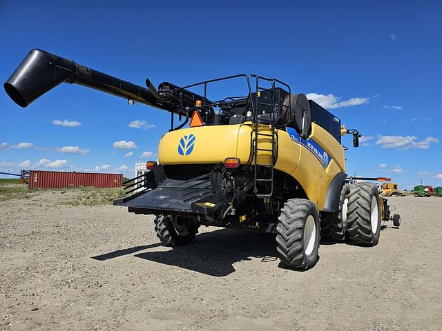 Image of New Holland CR8090 equipment image 4