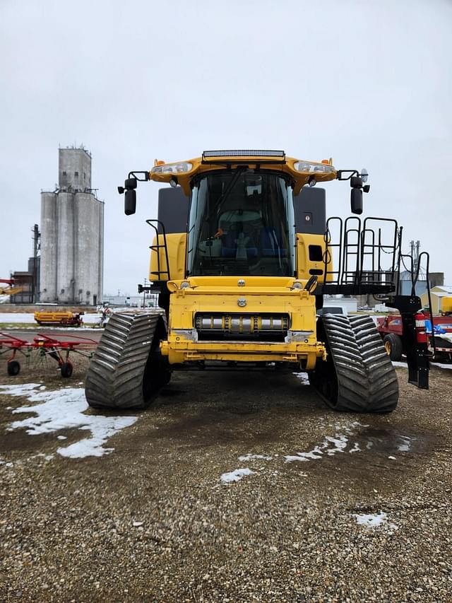 Image of New Holland CR8090 equipment image 1