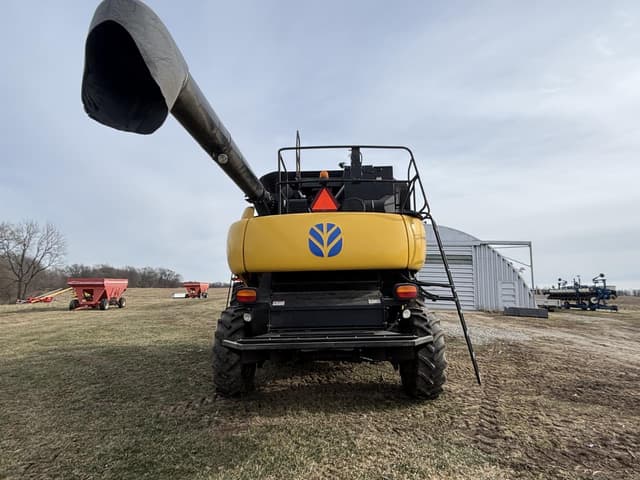 Image of New Holland CR9040 equipment image 3