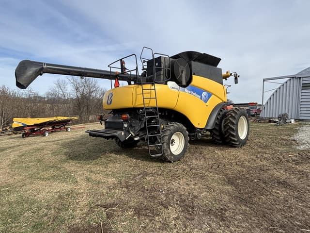 Image of New Holland CR9040 equipment image 4