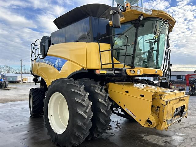 Image of New Holland CR9060 equipment image 4