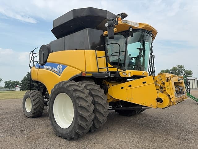 Image of New Holland CR9090 equipment image 2