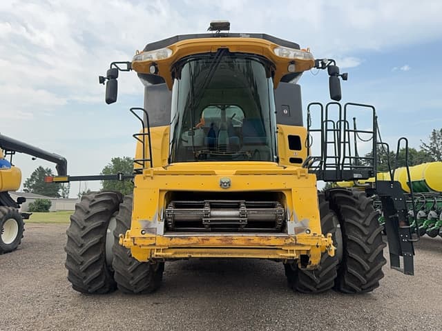 Image of New Holland CR9090 equipment image 1