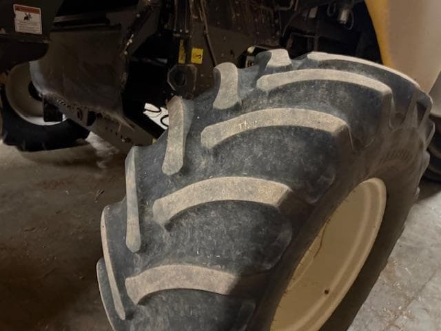 Image of New Holland CR9090 equipment image 4