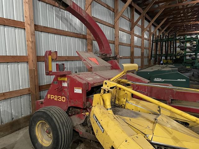 Image of New Holland FP230 equipment image 2