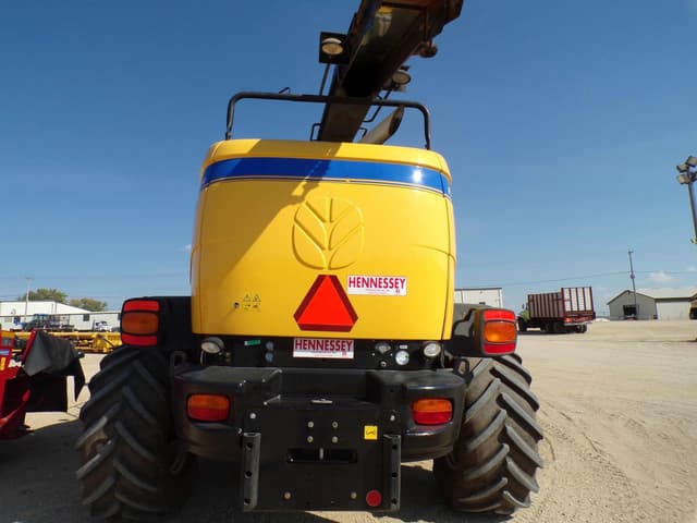 Image of New Holland FR600 equipment image 2