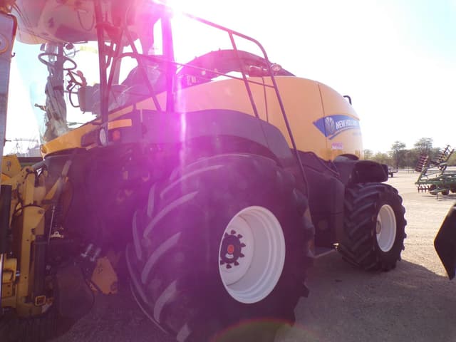 Image of New Holland FR600 equipment image 3