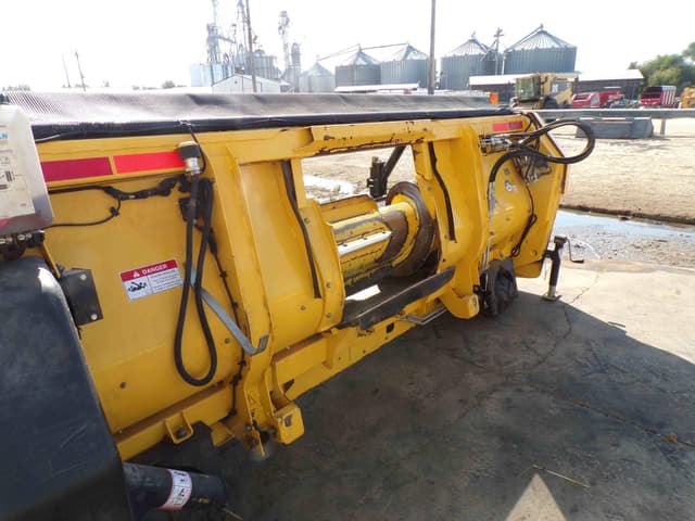 Image of New Holland FR600 equipment image 4