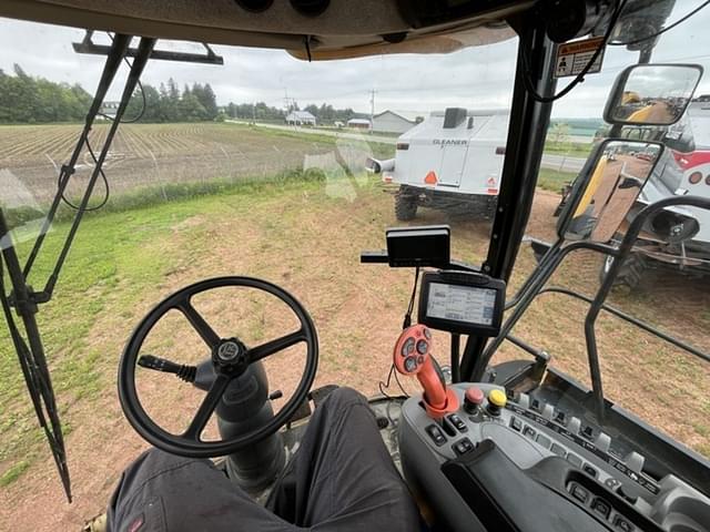 Image of New Holland FR9060 equipment image 3