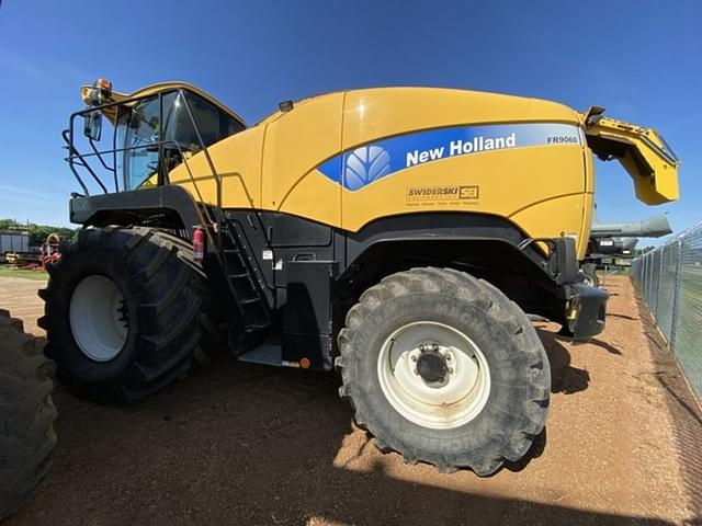 Image of New Holland FR9060 equipment image 2