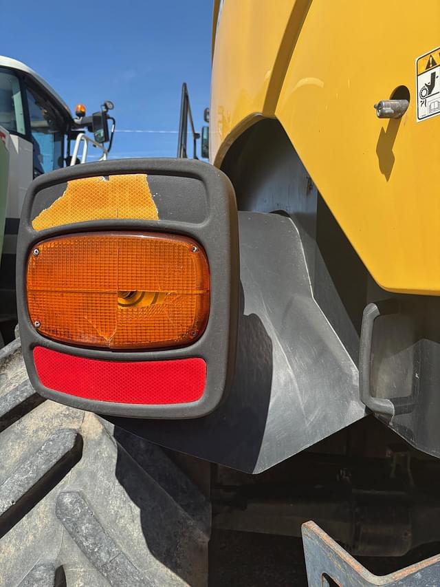 Image of New Holland FR9090 equipment image 3