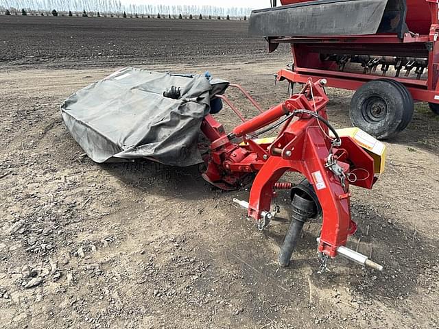 Image of New Holland H6750 equipment image 2
