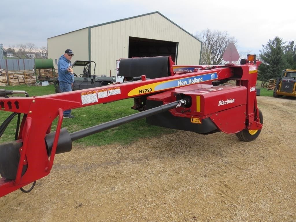 2012 New Holland H7220 Equipment Image0