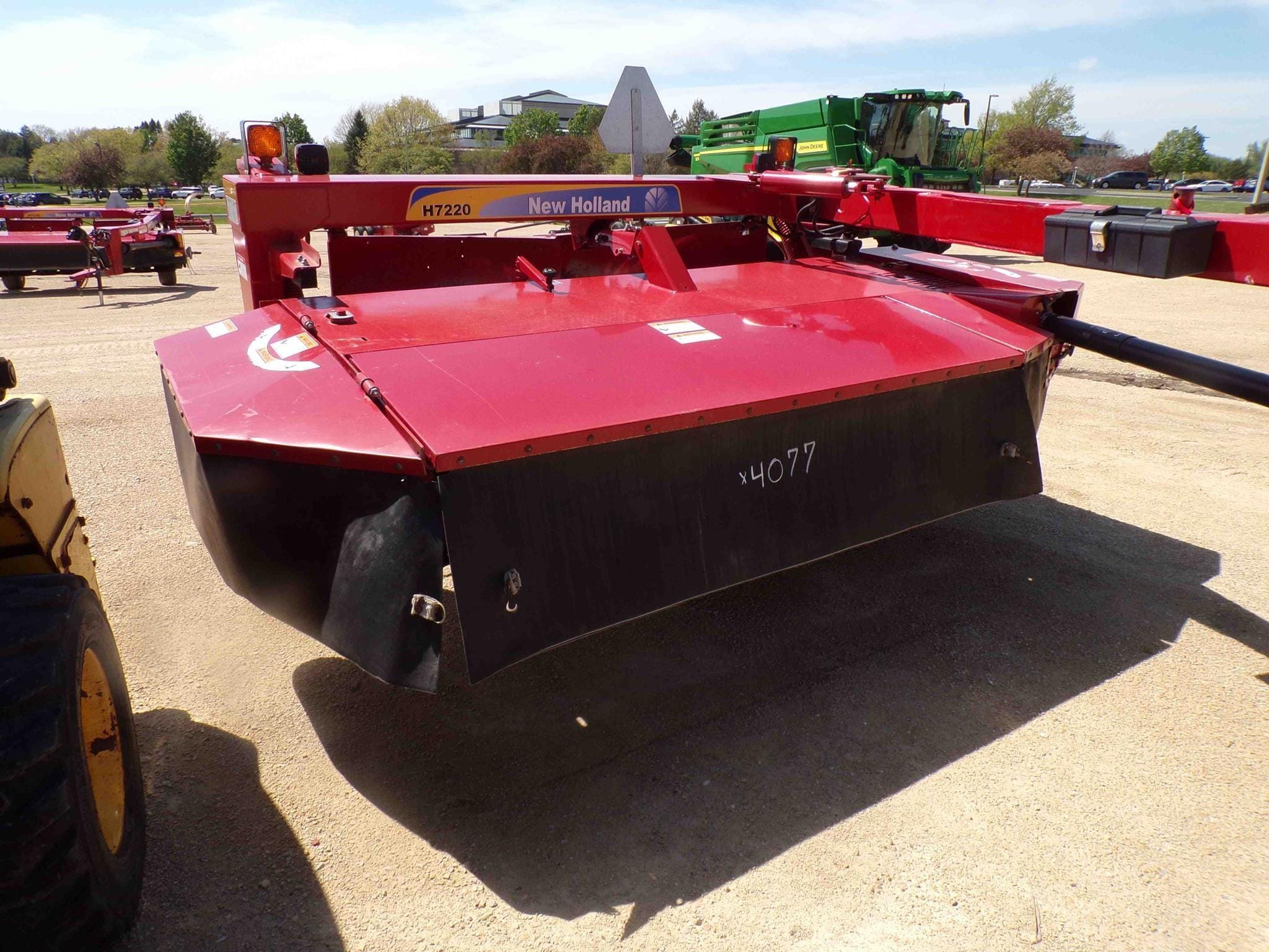 2012 New Holland H7220 Equipment Image0