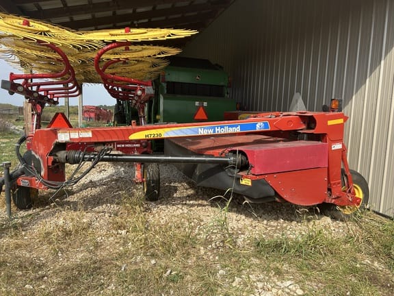 2012 New Holland H7230 Equipment Image0