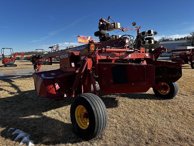 Image of New Holland H7450 equipment image 2