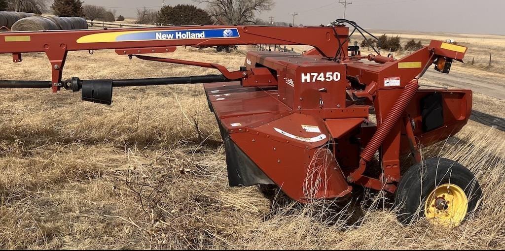 2012 New Holland H7450 Equipment Image0