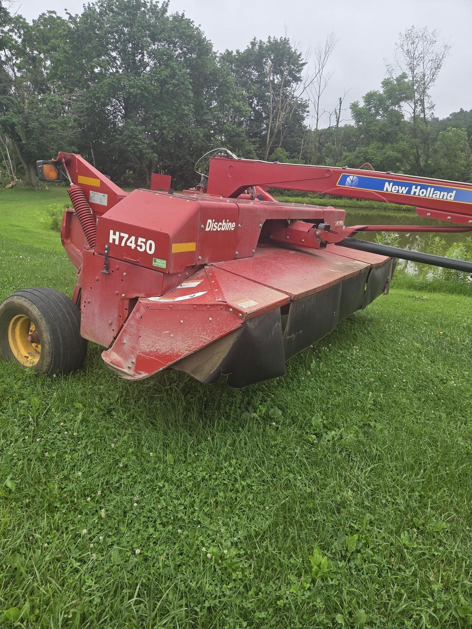 2012 New Holland H7450 Equipment Image0
