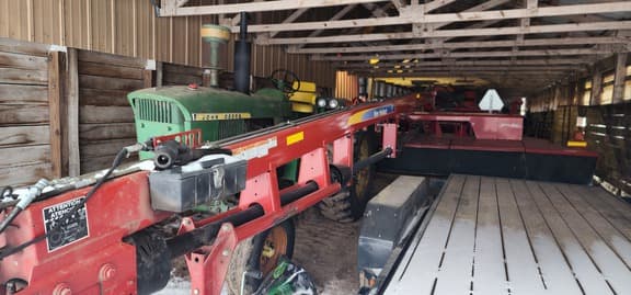 Image of New Holland H7460 equipment image 2