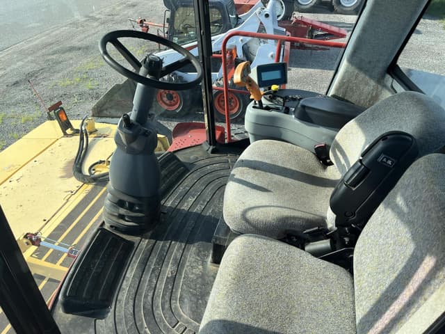 Image of New Holland H8060 equipment image 4
