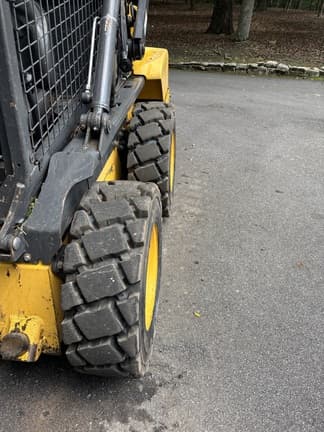 Image of New Holland L218 equipment image 4