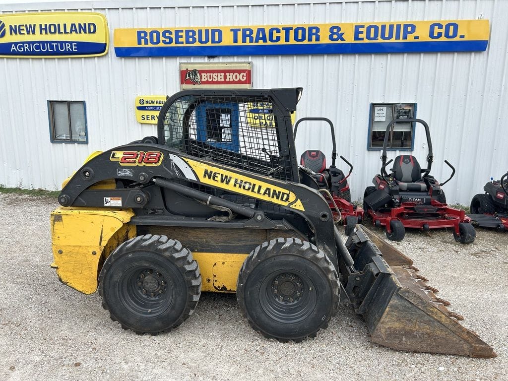 2012 New Holland L218 Equipment Image0