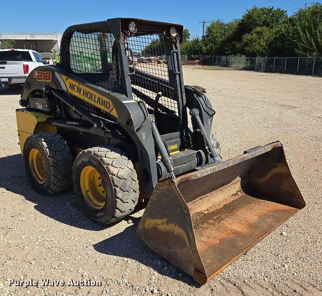 Image of New Holland L218 equipment image 2