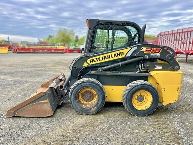 Image of New Holland L218 equipment image 3