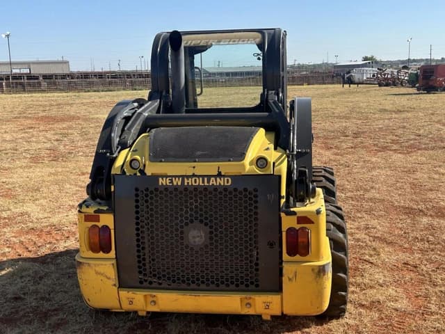 Image of New Holland L220 equipment image 3
