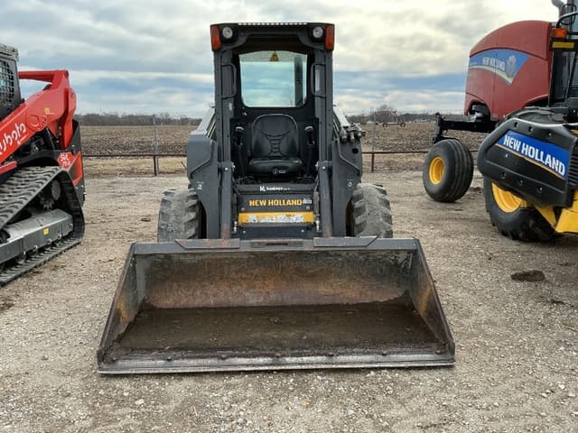 Image of New Holland L220 equipment image 1