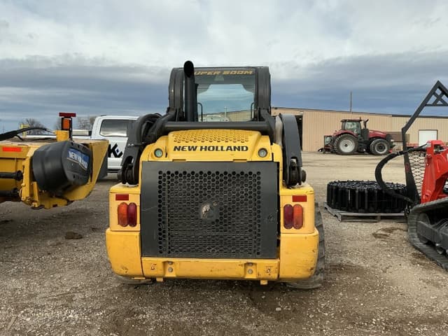 Image of New Holland L220 equipment image 3
