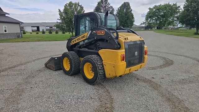 Image of New Holland L220 equipment image 2